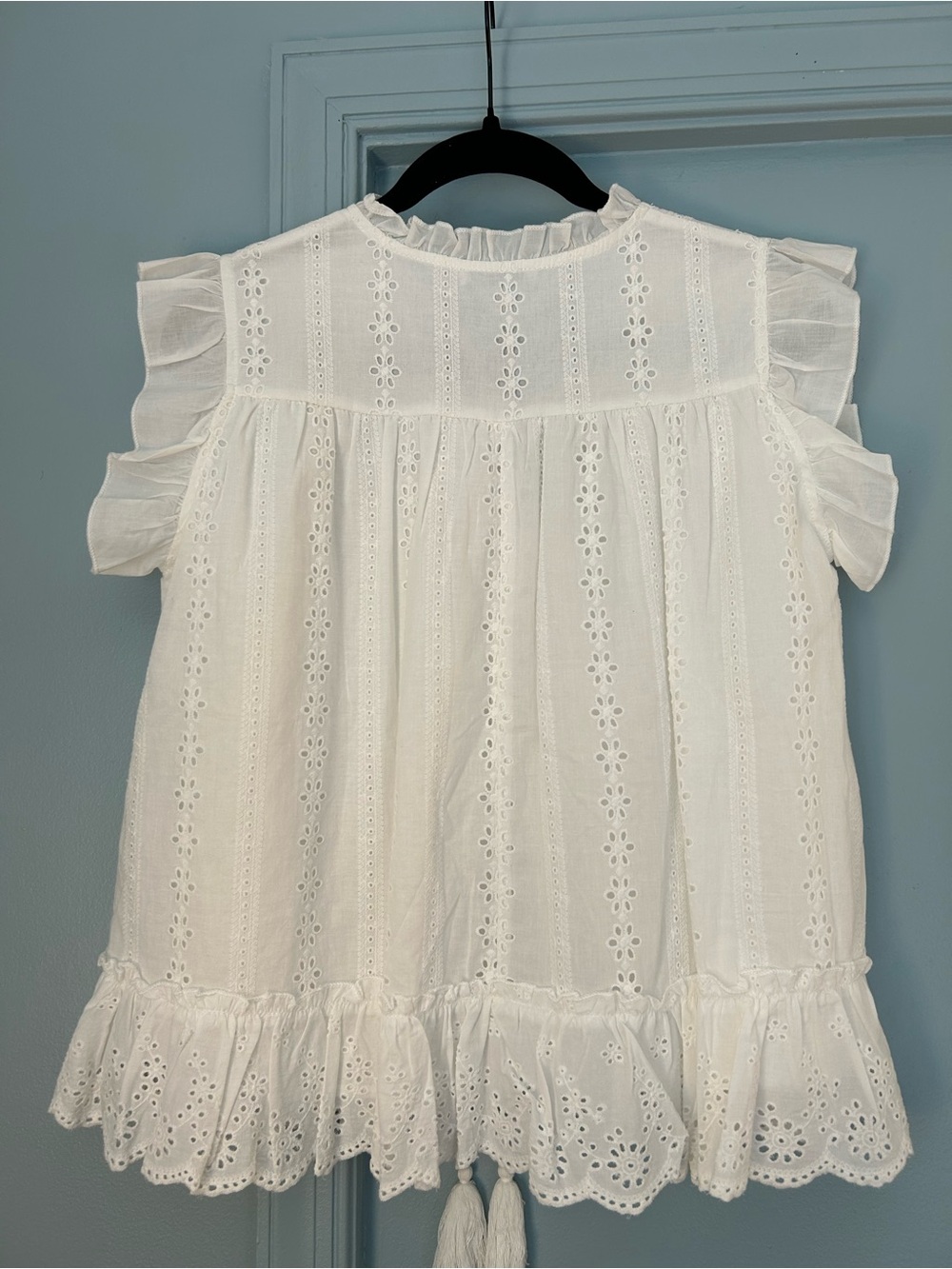 NWT Anna Rae Ruffle Eyelet Blouse in White - Picture 6 of 8